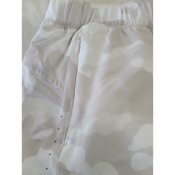 NWT Old Navy Active Tan Cream Camo Brief Lined 3" Running Shorts  Medium - Picture 5 of 5